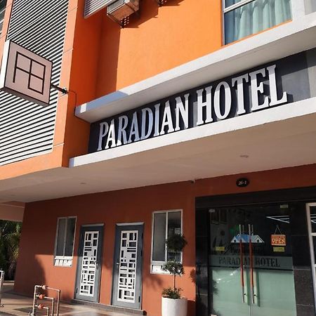 Paradian Hotel เซเรมบัน ภายนอก รูปภาพ