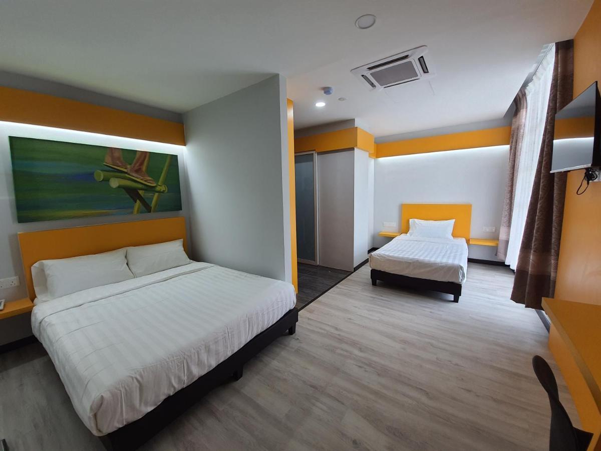 Paradian Hotel เซเรมบัน ภายนอก รูปภาพ