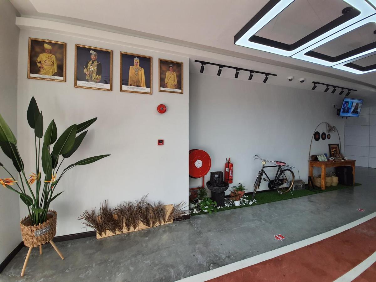 Paradian Hotel เซเรมบัน ภายนอก รูปภาพ