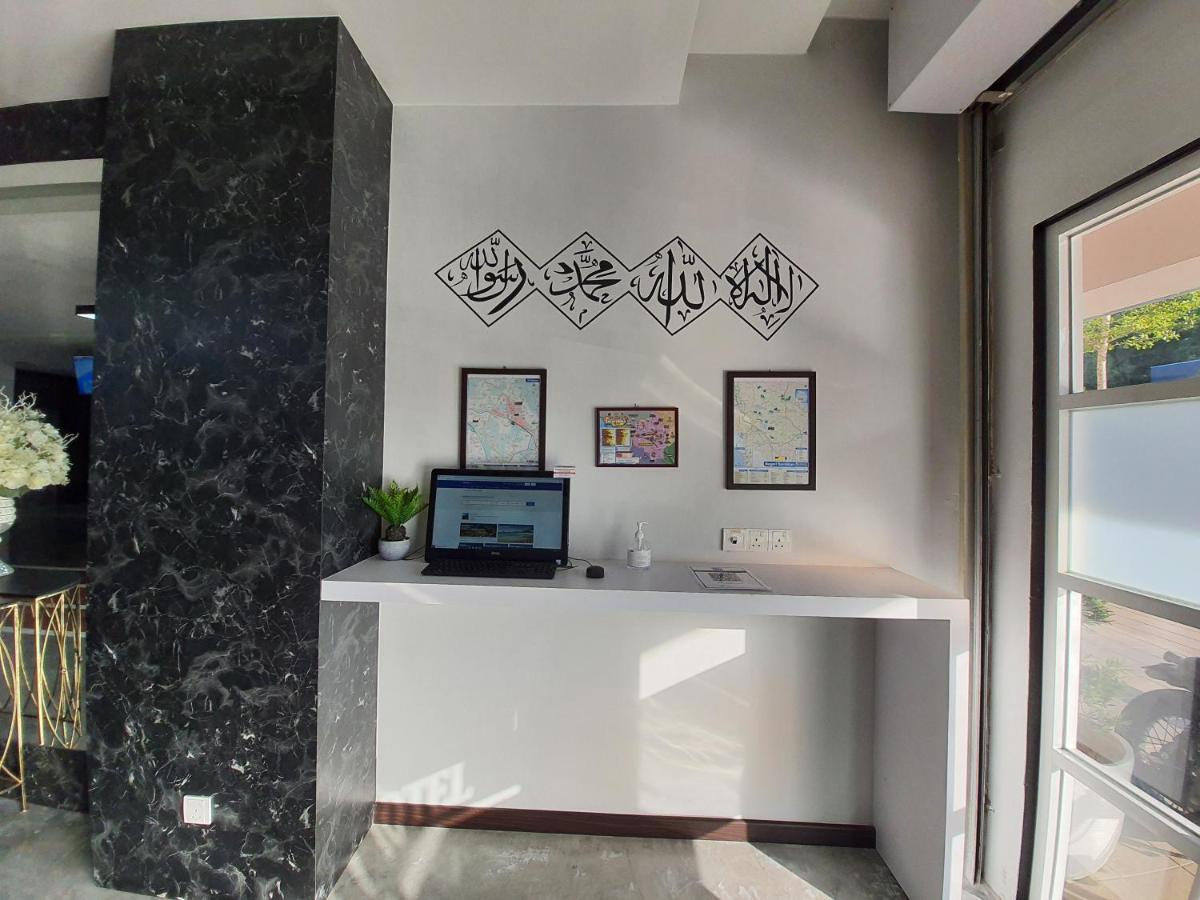 Paradian Hotel เซเรมบัน ภายนอก รูปภาพ