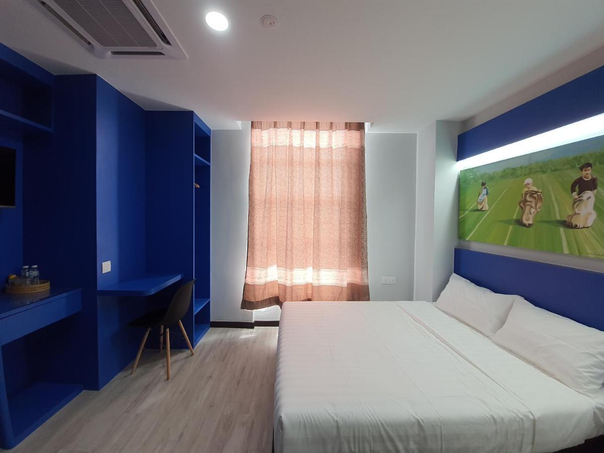 Paradian Hotel เซเรมบัน ภายนอก รูปภาพ