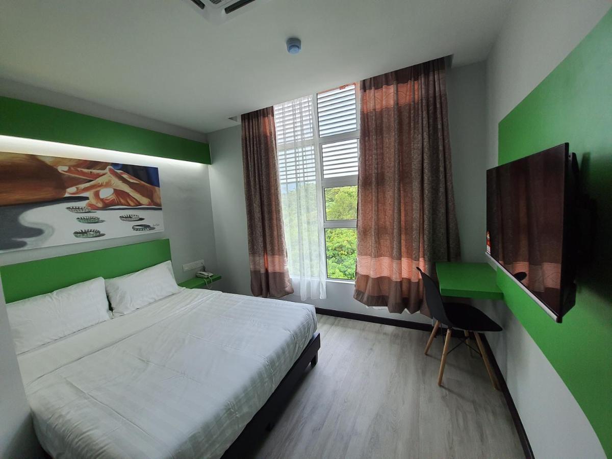 Paradian Hotel เซเรมบัน ภายนอก รูปภาพ